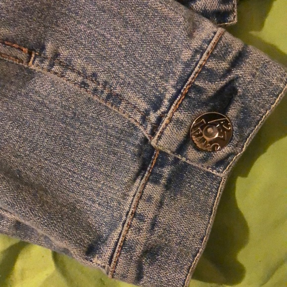 Cropped Jean Jacket - Picture 4 of 7
